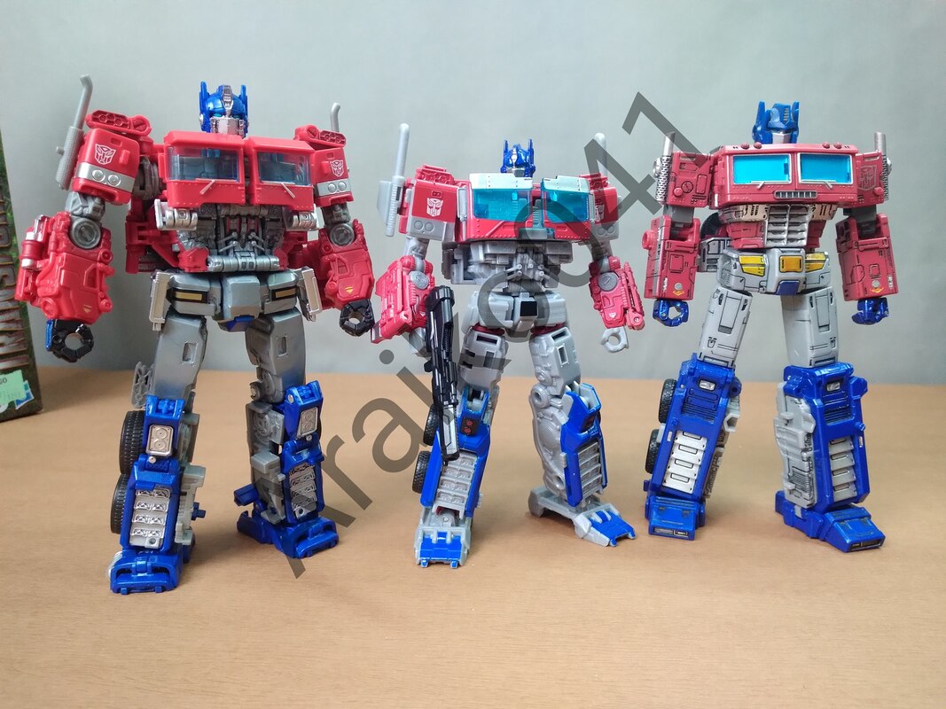 transformers rise   beasts optimus prime mainline voyager  hand